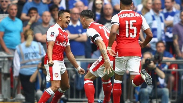 Highlights: Arsenal 2-1 Chelsea (Chung kết FA Cup 2017)
