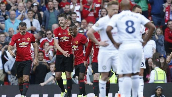 Highlights: Man Utd 2008 XI 2-2 Michael Carrick All-Stars