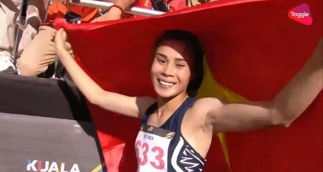 VIDEO: Vũ Thị Mến giành HCV nhảy xa 3 bước nữ, lập KLQG