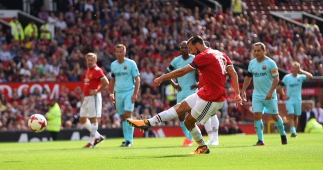 Highlights: Huyền thoại Man Utd 2-2 Barcelona