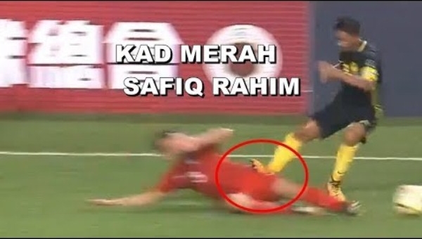 VIDEO: Sao Malaysia khiến đội nhà trả giá vì hành vi không đẹp