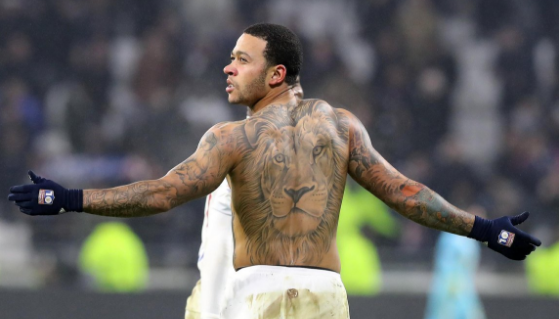 VIDEO: Siêu phẩm sút xa của Depay khiến thủ môn PSG đứng nhìn