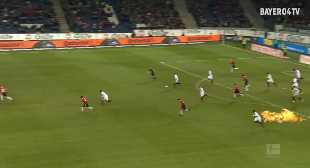 VIDEO: Cầu thủ bứt tốc ghi bàn như Usain Bolt ở Bundesliga