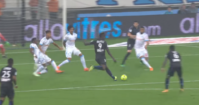 VIDEO: Pha solo ghi bàn đẳng cấp của Balotelli ở vòng 36 Ligue 1