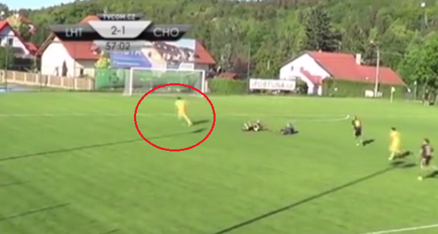 VIDEO: Pha bóng fairplay đáng ngưỡng mộ của năm