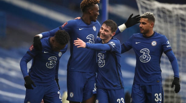 Abraham chói sáng, Chelsea dễ dàng đi tiếp