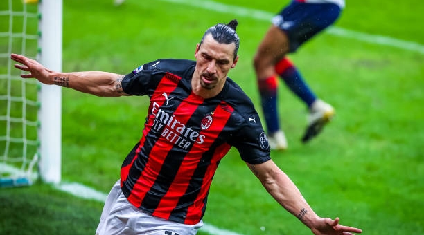 'Ông già gân' Ibrahimovic chính thức gia nhập CLB 500