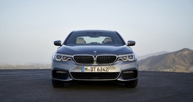 BMW 5 Series: Bảng giá xe lăn bánh & khuyến mãi mới (3/2025)