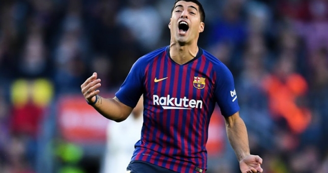 VIDEO: Khoảnh khắc Suarez biến hậu vệ Lyon thành gã hề 