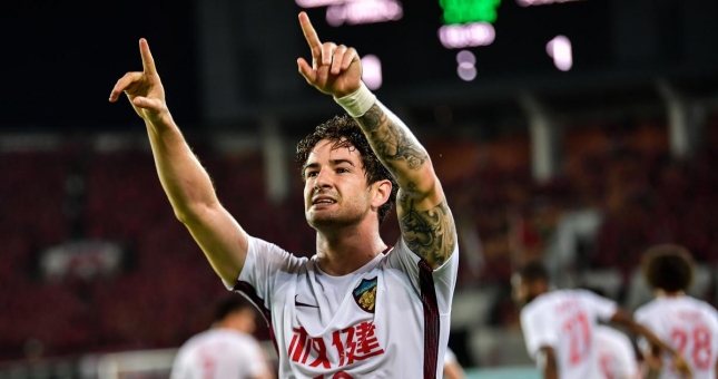 Cựu sao Milan rời Trung Quốc, trở lại châu Âu?