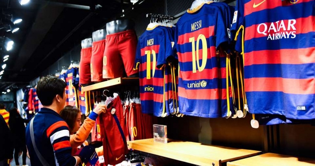 Lộ áo thi đấu của Barca mùa tới, fan chê bai thậm tệ