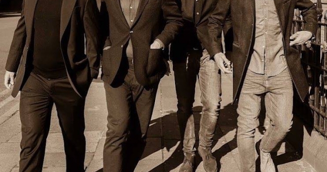 Pirlo và đồng đội như những tài tử trên đường phố Liverpool