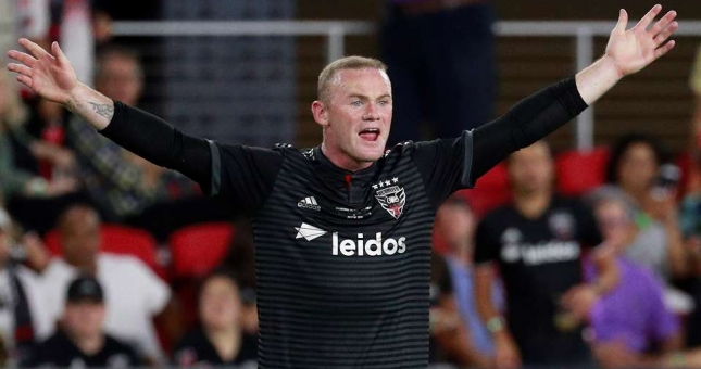 VIDEO: Rooney lĩnh thẻ đỏ trực tiếp sau pha vào bóng ghê rợn