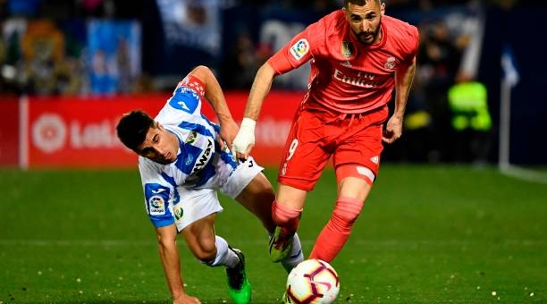 Benzema lập công, Real hòa thất vọng trên sân khách