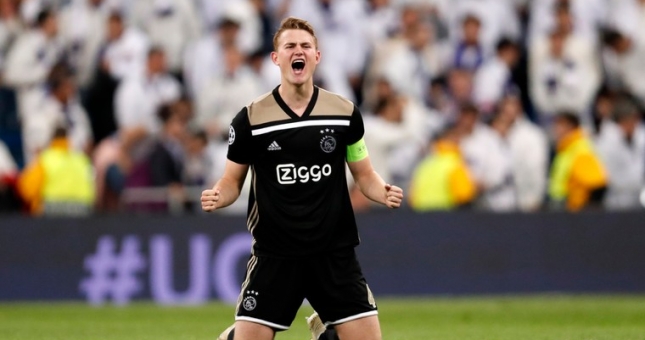 Huyền thoại M.U không tiếc lời khen ngợi De Ligt sau tứ kết