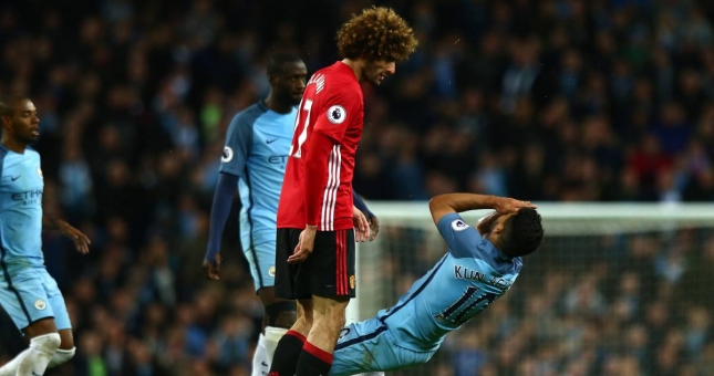 Derby Manchester: Bán anh em xa, mua láng giềng gần