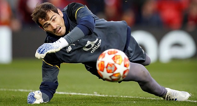Nóng: Casillas đã nói những lời đầu tiên trên giường bệnh 