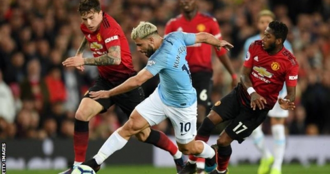 Man City vượt mặt MU tại Ngoại hạng Anh