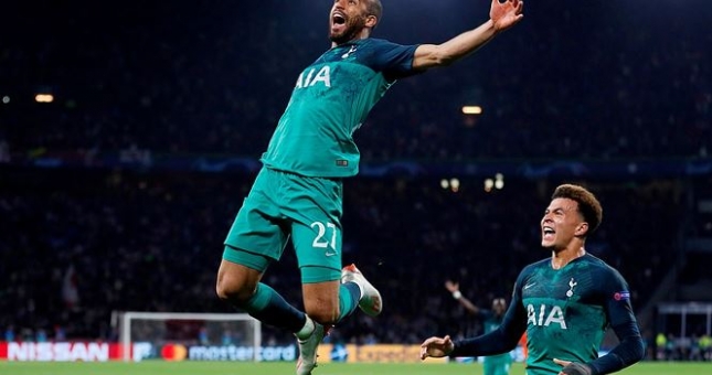 VIDEO: Lucas bật khóc khi xem lại bàn thắng phút bù giờ của mình