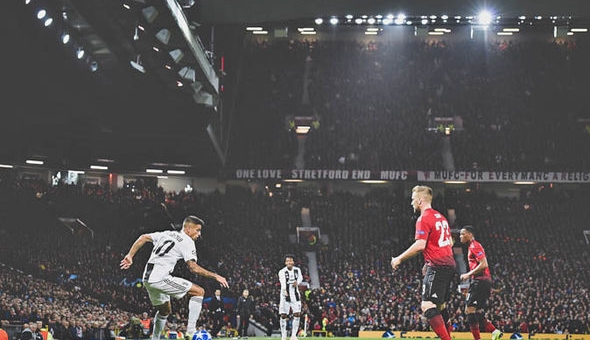 Chuyển nhượng tối 27/5: Thành Man đại chiến vì hậu vệ Juve