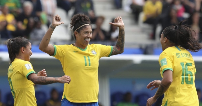 'Thị uy' trước Jamaica, nữ Brazil giành ngôi đầu bảng