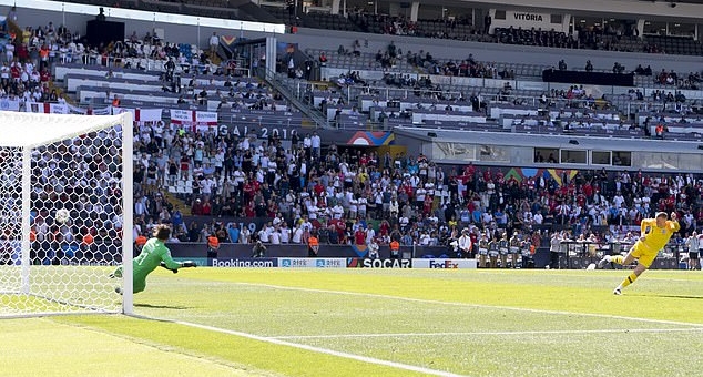 VIDEO: Cú sút penalty sấm sét của thủ môn tuyển Anh - Pickford 