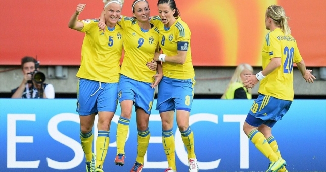 Ghi bàn thắng muộn, Thụy Điển tạm chiếm ngôi đầu bảng F