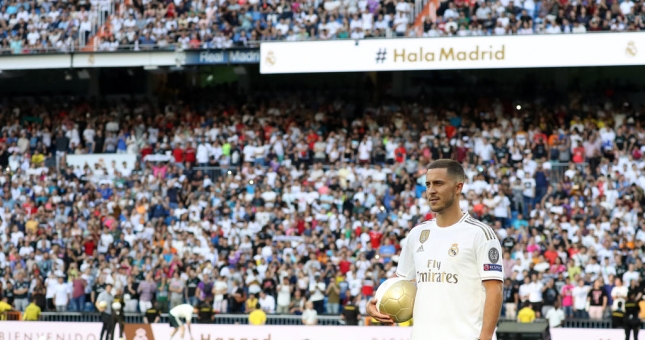 VIDEO: Cầu trường Bernabeu nổ tung đón chào Eden Hazard