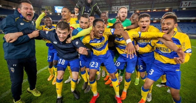 Cầu thủ Việt kiều mơ khoác áo ĐT Việt Nam bị rớt hạng đầy uất ức