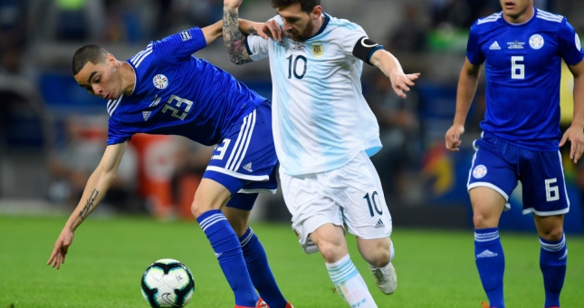 Chuyển nhượng tối 24/6: Real theo đuổi sao sáng tại Copa