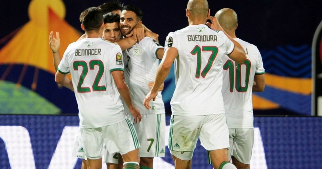 Mahrez lập công, Algeria dễ dàng vượt qua Guinea trong ngày vắng Keita