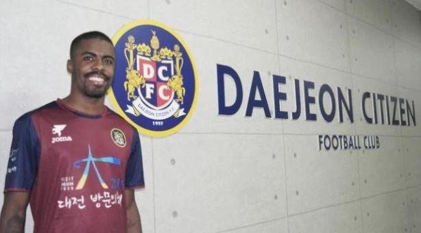 Hy hữu: CLB Hàn Quốc tá hỏa vì chiêu mộ nhầm bệnh nhân AIDS 