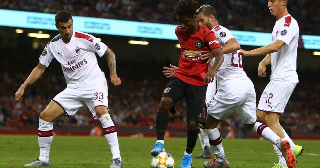 Sao trẻ MU 'nhảy múa' làm khổ hàng thủ AC Milan