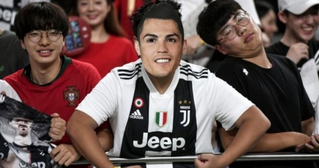 VIDEO: Pha ngả bàn đèn đến Ronaldo, Ibrahimovic cũng chào thua