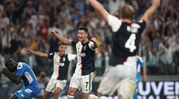 Ronaldo lập công, Juventus hạ Napoli trong cơn mưa bàn thắng 