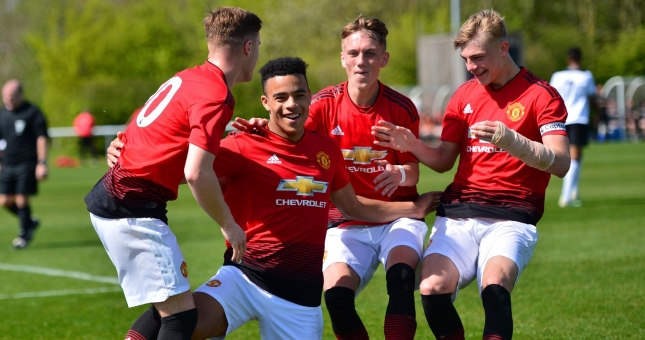 'Paul Scholes mới' của MU bất ngờ ra mắt ĐTQG ở tuổi 18 