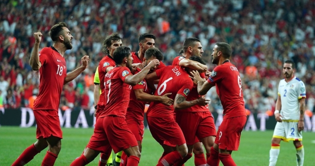 Hậu vệ cứu bóng không tưởng sau pha bẫy việt vị thảm họa nhất VL EURO 2020 