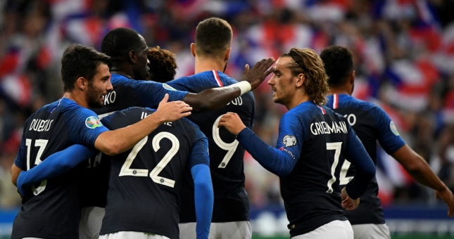 Griezmann đá hỏng pen, Pháp vẫn xây chắc ngôi đầu 