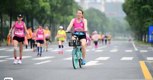 Cấm thi đấu trọn đời VĐV Trung Quốc vì đạp xe khi thi chạy