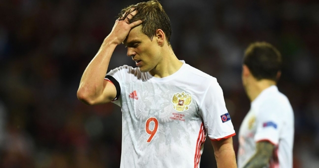 VIDEO: Sao tuyển Nga dùng ghế tấn công quan chức chính phủ 