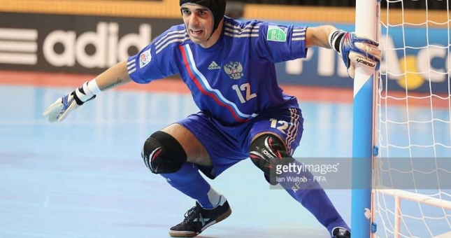 Video: Thủ môn vào sân đánh gót ghi bàn đầy 'ảo diệu' 