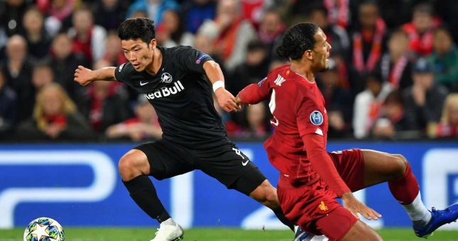 'Hung thần của Việt Nam' khiến Van Dijk ngã sõng soài, suýt ôm hận 