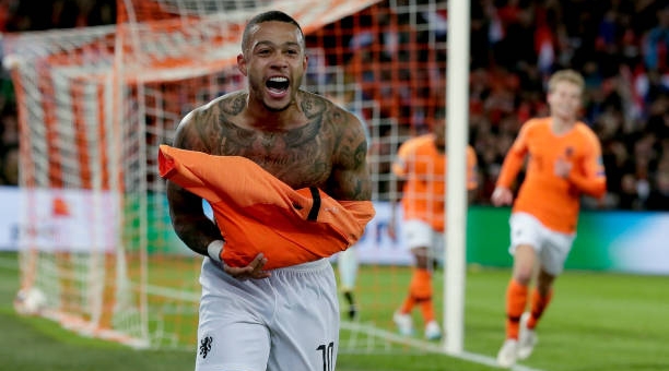 Ngược dòng thần kì, Hà Lan 'bắt' Đức sẻ chia ngôi đầu