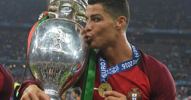 Ronaldo sắp được lấy tên để đặt cho sân vận động quốc tế 