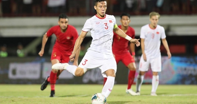 Sút penalty giống Jorginho và Quế Ngọc Hải, sao trẻ nhận cái kết đắng