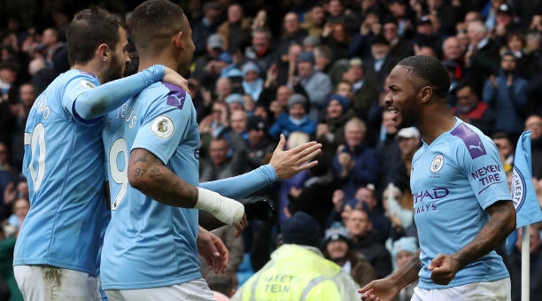 Thắng dễ Aston Villa, Man City phả hơi nóng vào Liverpool