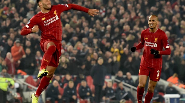 Hạ Genk nhọc nhằn, Liverpool chiếm ngôi đầu bảng