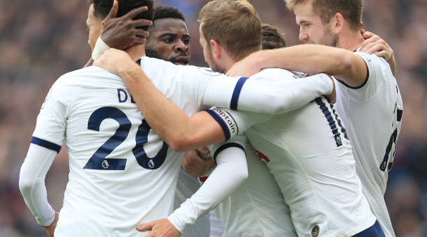 Mourinho ra mắt đầy kịch tính, Tottenham tìm lại nụ cười