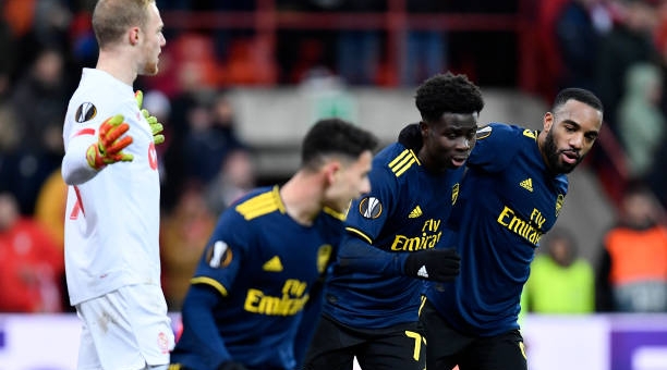 Hòa thất vọng, Arsenal may mắn giữ trọn ngôi đầu 