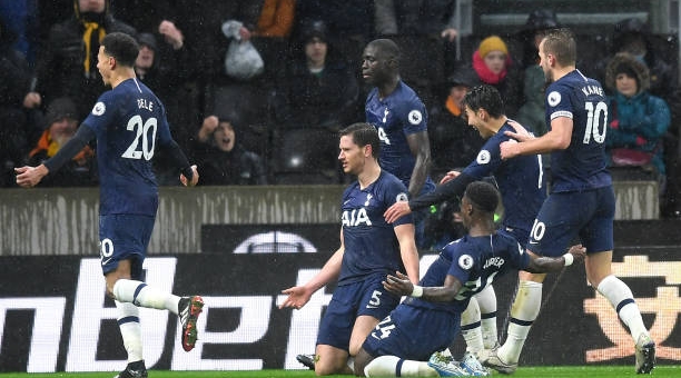 Tottenham vượt khó trên sân của 'kẻ chuyên hạ sát ông lớn'